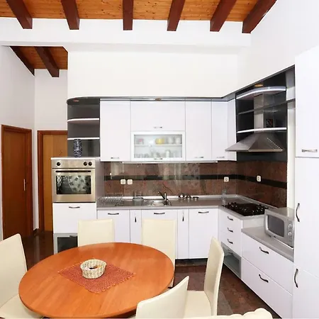 Apartman Roko *